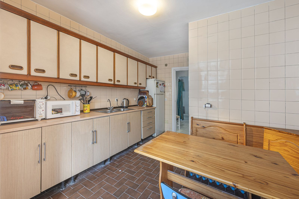4 Bed Apartment for sale in Nueva Andalucía Costa Del Sol, Málaga, Spain