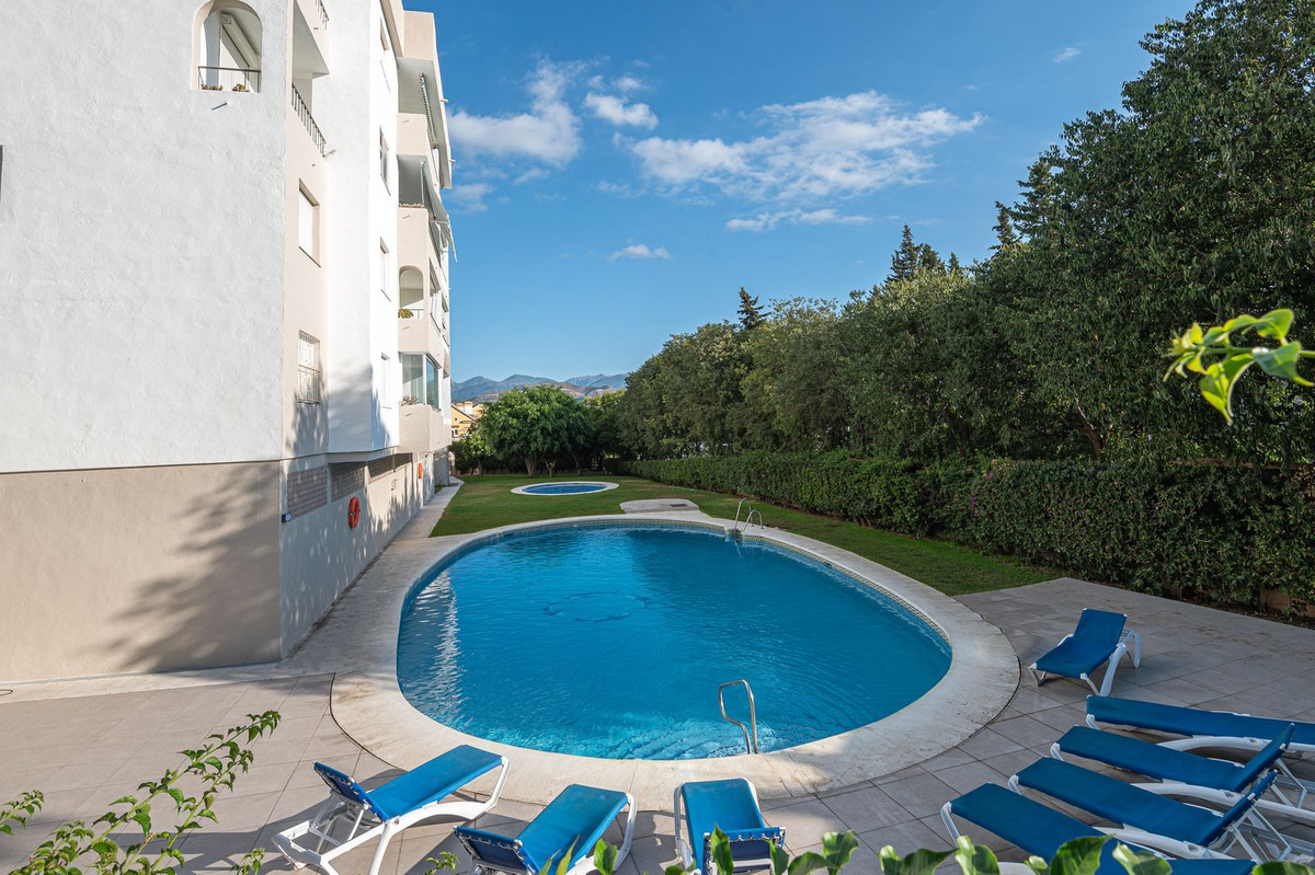4 Bed Apartment for sale in Nueva Andalucía Costa Del Sol, Málaga, Spain