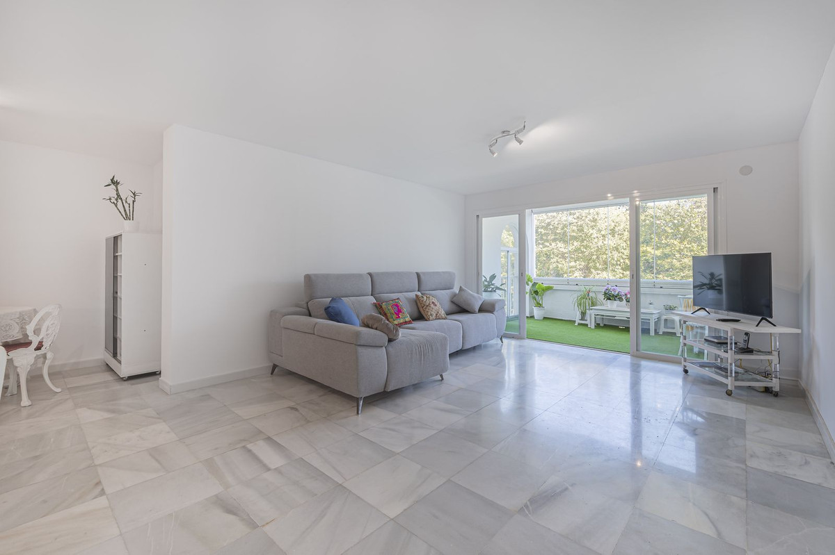 4 Bed Apartment for sale in Nueva Andalucía Costa Del Sol, Málaga, Spain