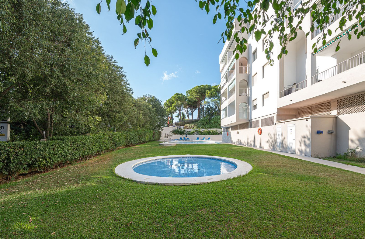 4 Bed Apartment for sale in Nueva Andalucía Costa Del Sol, Málaga, Spain