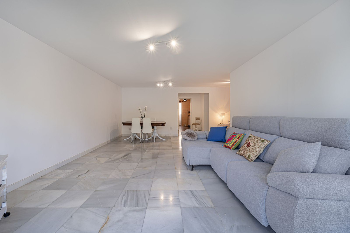 4 Bed Apartment for sale in Nueva Andalucía Costa Del Sol, Málaga, Spain