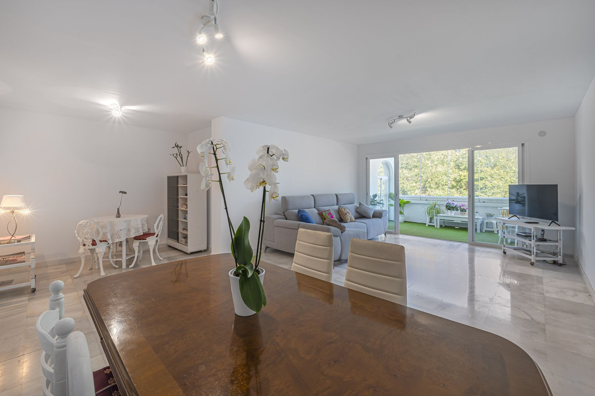 4 Bed Apartment for sale in Nueva Andalucía Costa Del Sol, Málaga, Spain