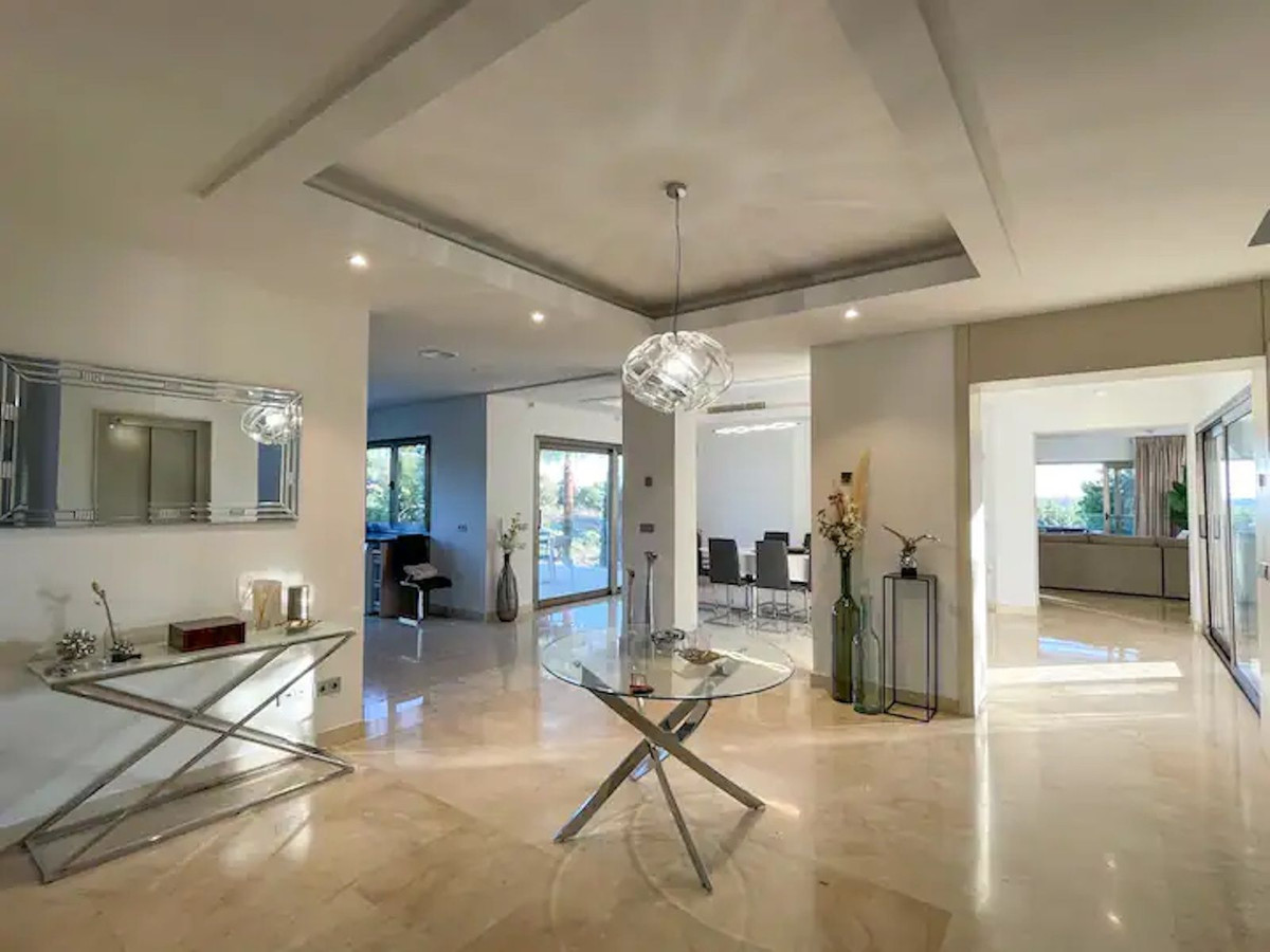 Se vende Villa - Chalet de 5 dormitorios en Costa Del Sol, Málaga, España