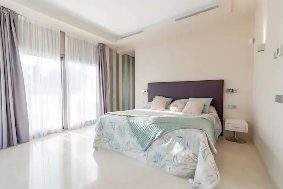 Se vende Villa - Chalet de 5 dormitorios en Costa Del Sol, Málaga, España