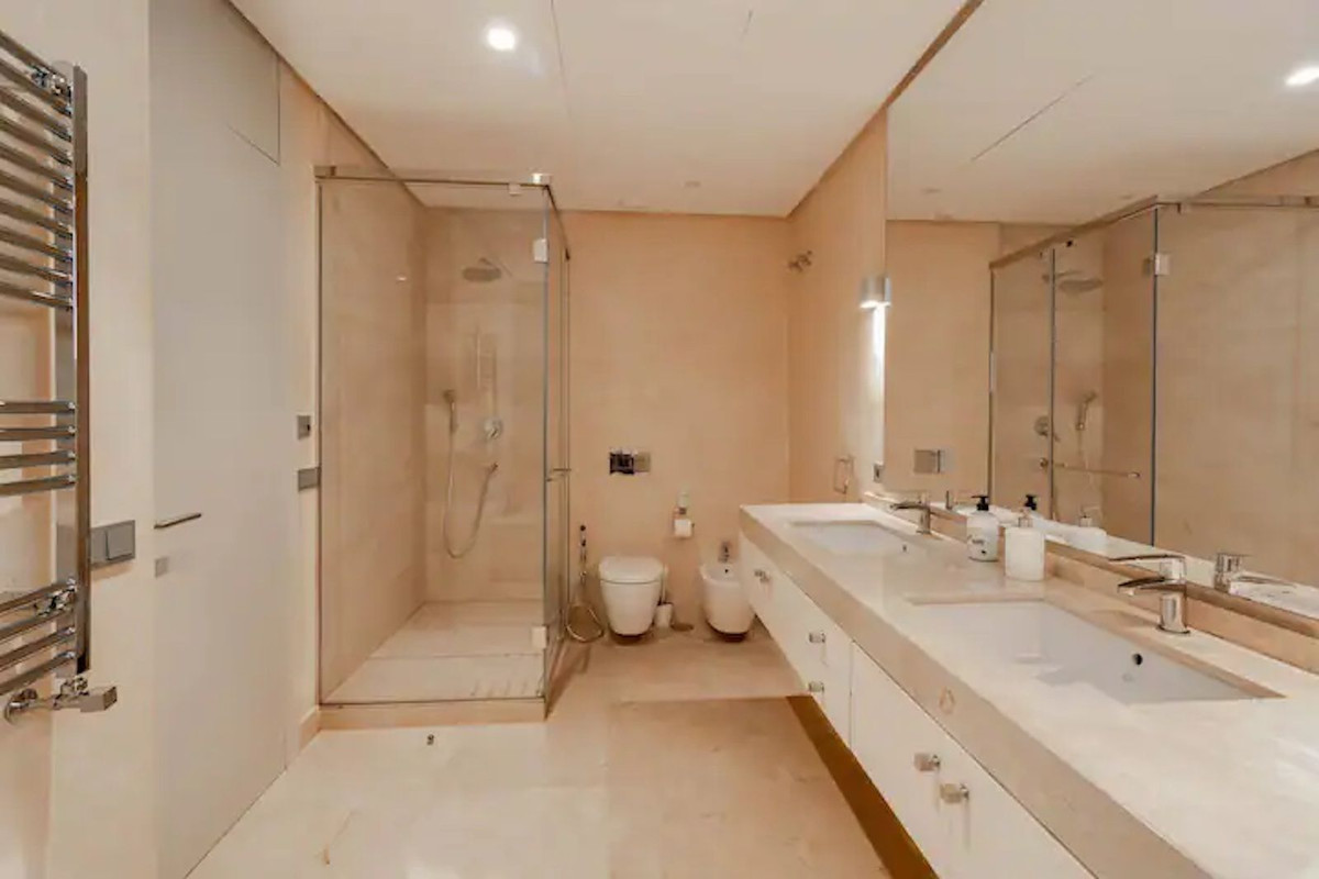 Se vende Villa - Chalet de 5 dormitorios en Costa Del Sol, Málaga, España
