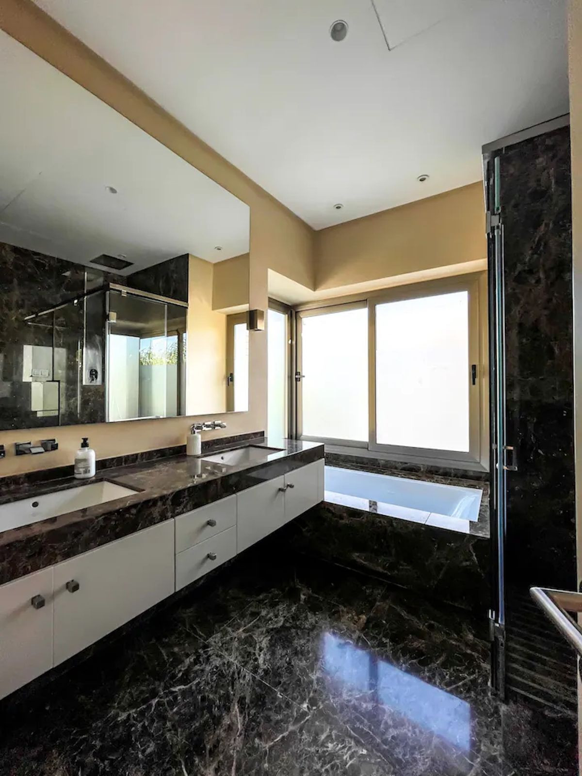 Se vende Villa - Chalet de 5 dormitorios en Costa Del Sol, Málaga, España