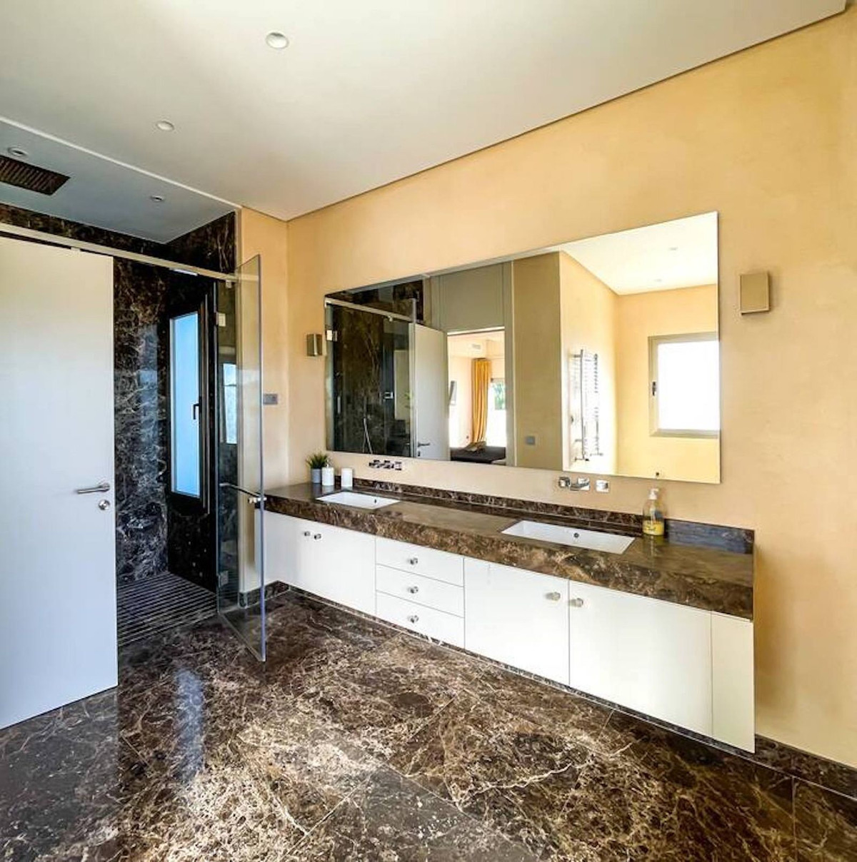 Se vende Villa - Chalet de 5 dormitorios en Costa Del Sol, Málaga, España