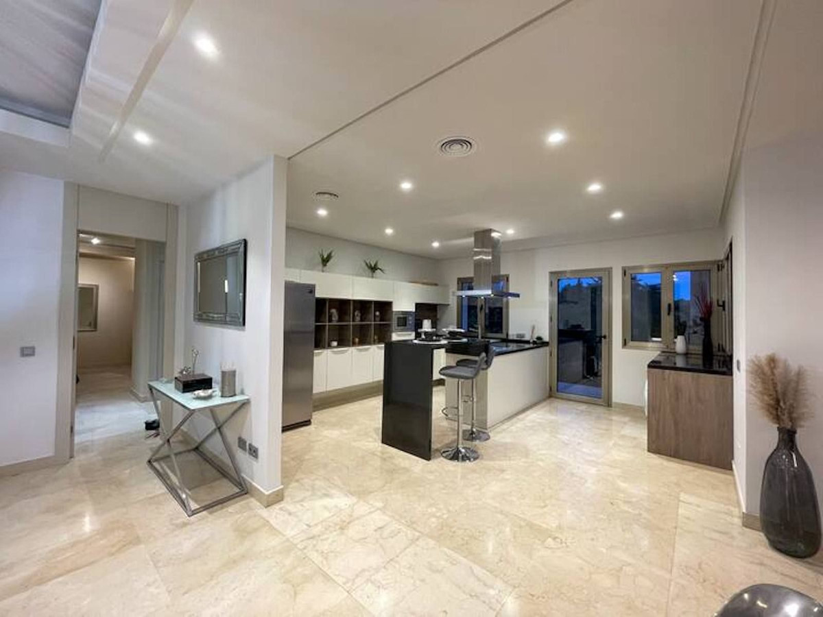 Se vende Villa - Chalet de 5 dormitorios en Costa Del Sol, Málaga, España