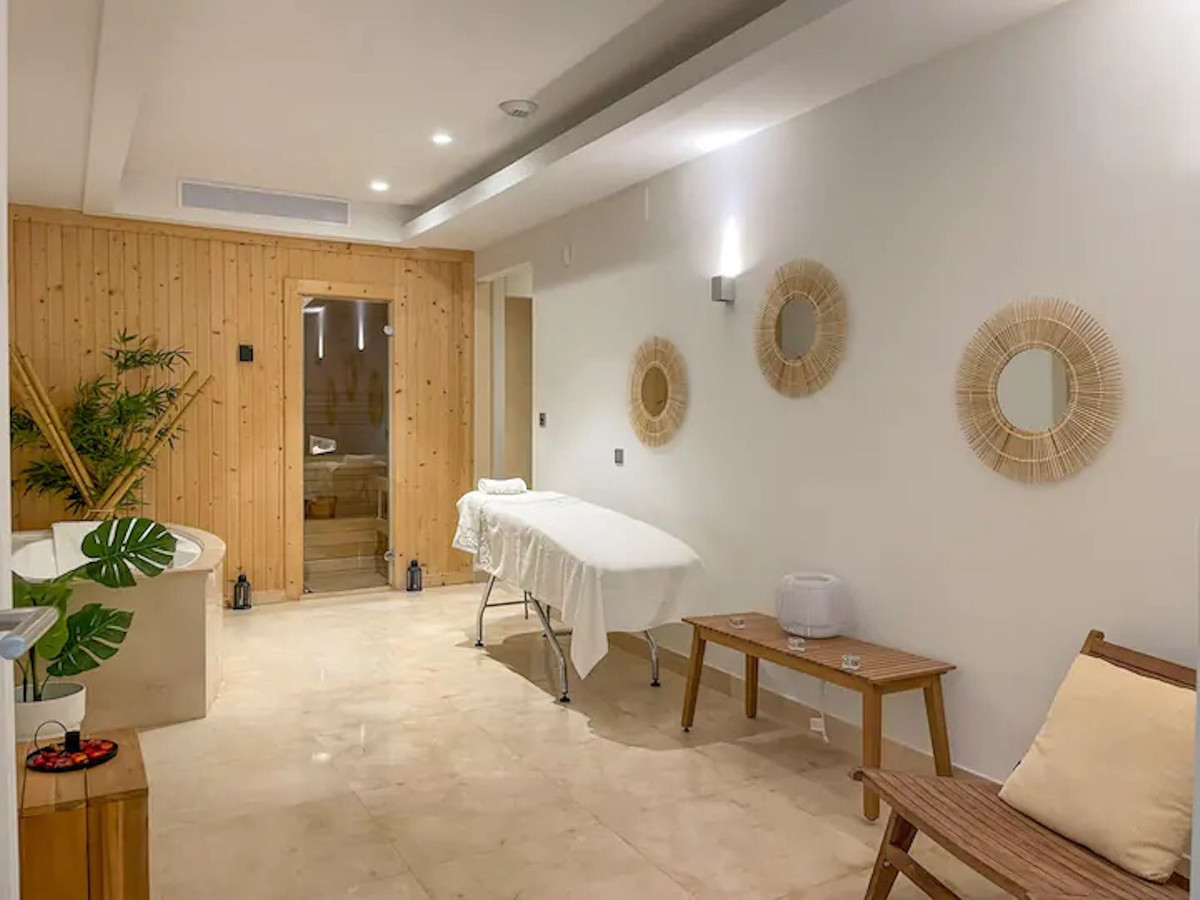 Se vende Villa - Chalet de 5 dormitorios en Costa Del Sol, Málaga, España