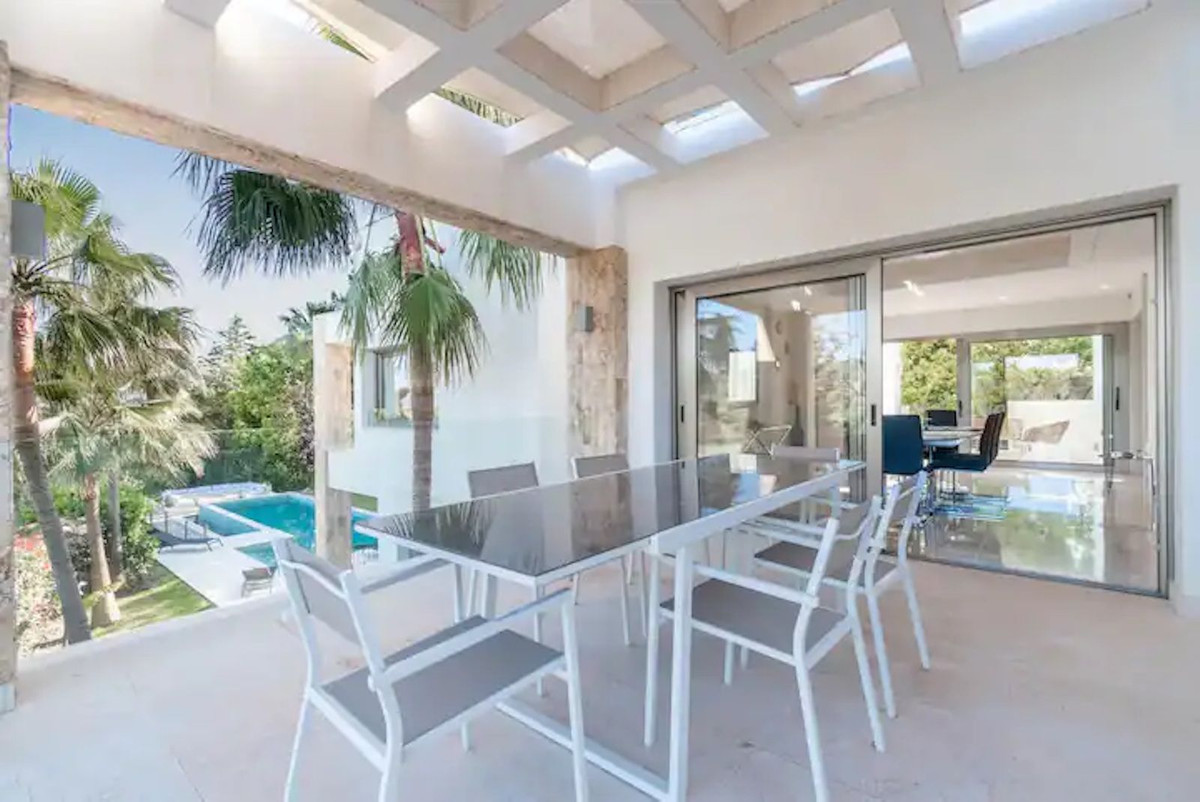 Se vende Villa - Chalet de 5 dormitorios en Costa Del Sol, Málaga, España
