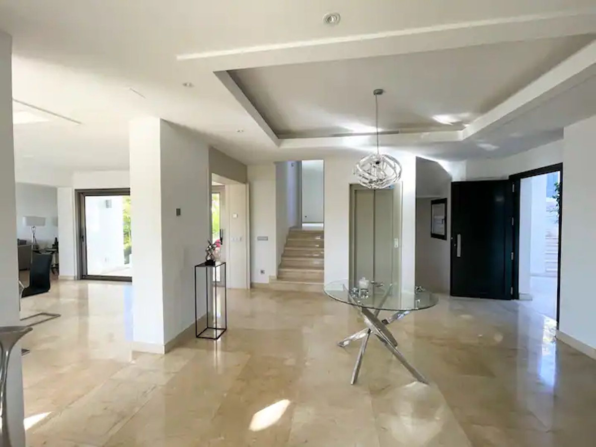 Se vende Villa - Chalet de 5 dormitorios en Costa Del Sol, Málaga, España