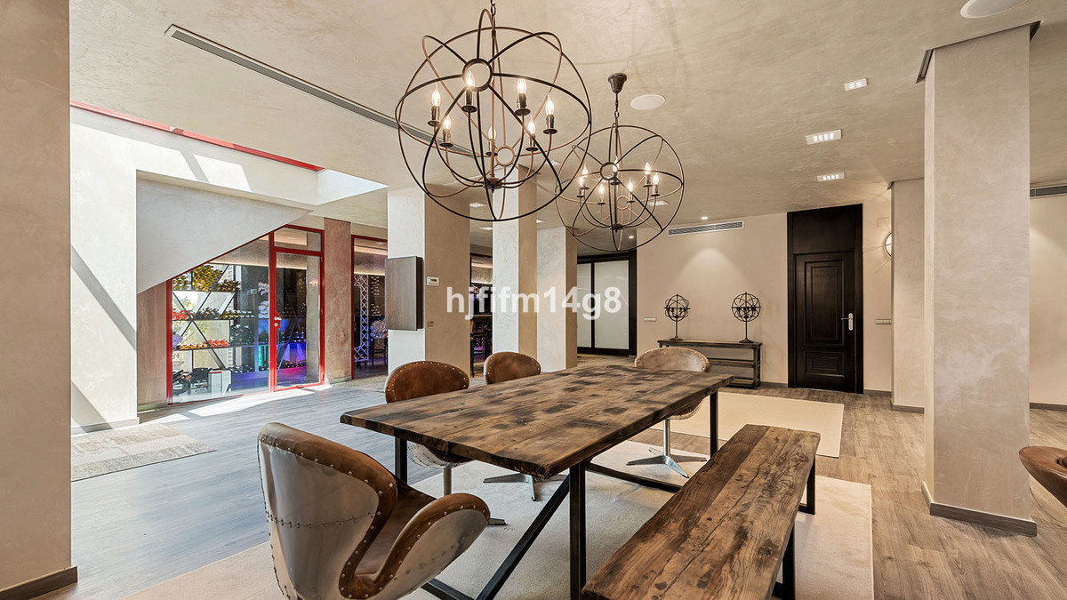 Se vende Villa - Chalet de 5 dormitorios en Costa Del Sol, Málaga, España