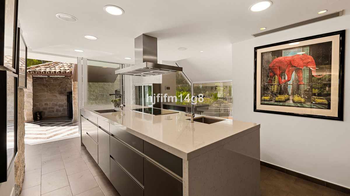 Se vende Villa - Chalet de 5 dormitorios en Costa Del Sol, Málaga, España