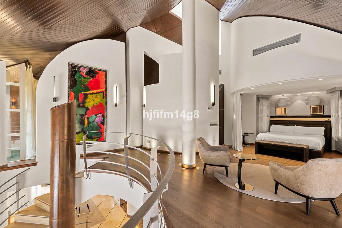 Se vende Villa - Chalet de 5 dormitorios en Costa Del Sol, Málaga, España