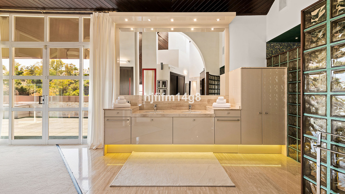 Se vende Villa - Chalet de 5 dormitorios en Costa Del Sol, Málaga, España