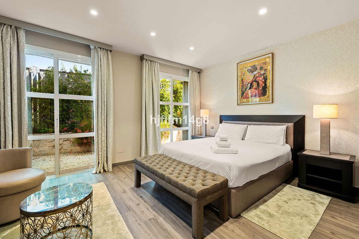 Se vende Villa - Chalet de 5 dormitorios en Costa Del Sol, Málaga, España