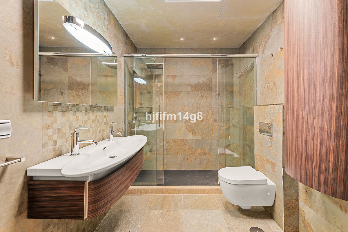 Se vende Villa - Chalet de 5 dormitorios en Costa Del Sol, Málaga, España