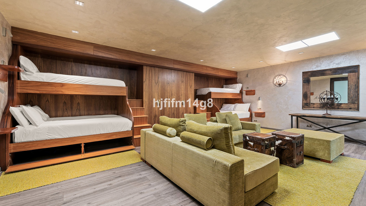 Se vende Villa - Chalet de 5 dormitorios en Costa Del Sol, Málaga, España