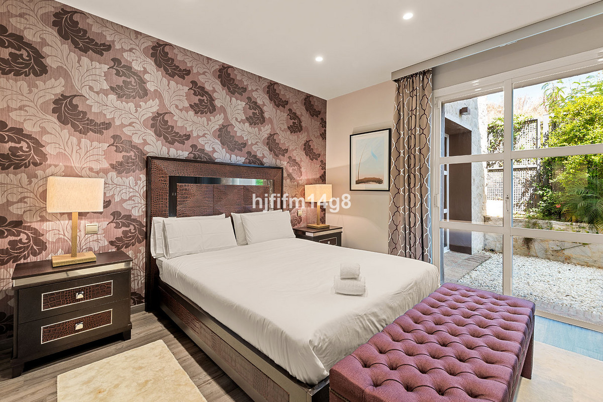 Se vende Villa - Chalet de 5 dormitorios en Costa Del Sol, Málaga, España