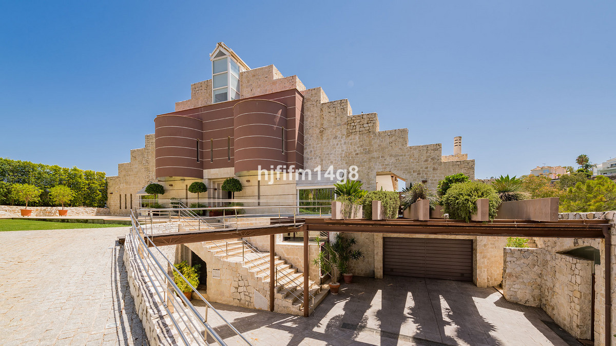 Se vende Villa - Chalet de 5 dormitorios en Costa Del Sol, Málaga, España