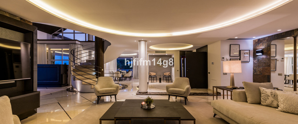 Se vende Villa - Chalet de 5 dormitorios en Costa Del Sol, Málaga, España