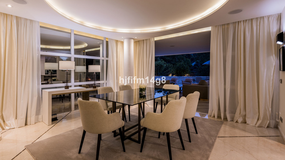 Se vende Villa - Chalet de 5 dormitorios en Costa Del Sol, Málaga, España