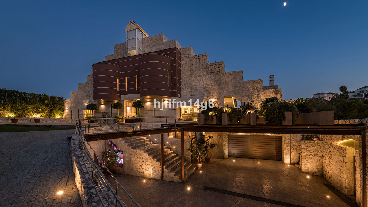 Se vende Villa - Chalet de 5 dormitorios en Costa Del Sol, Málaga, España