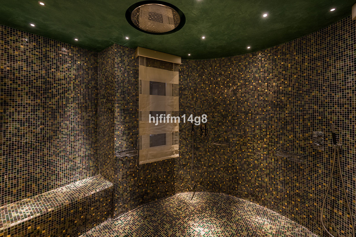 Se vende Villa - Chalet de 5 dormitorios en Costa Del Sol, Málaga, España