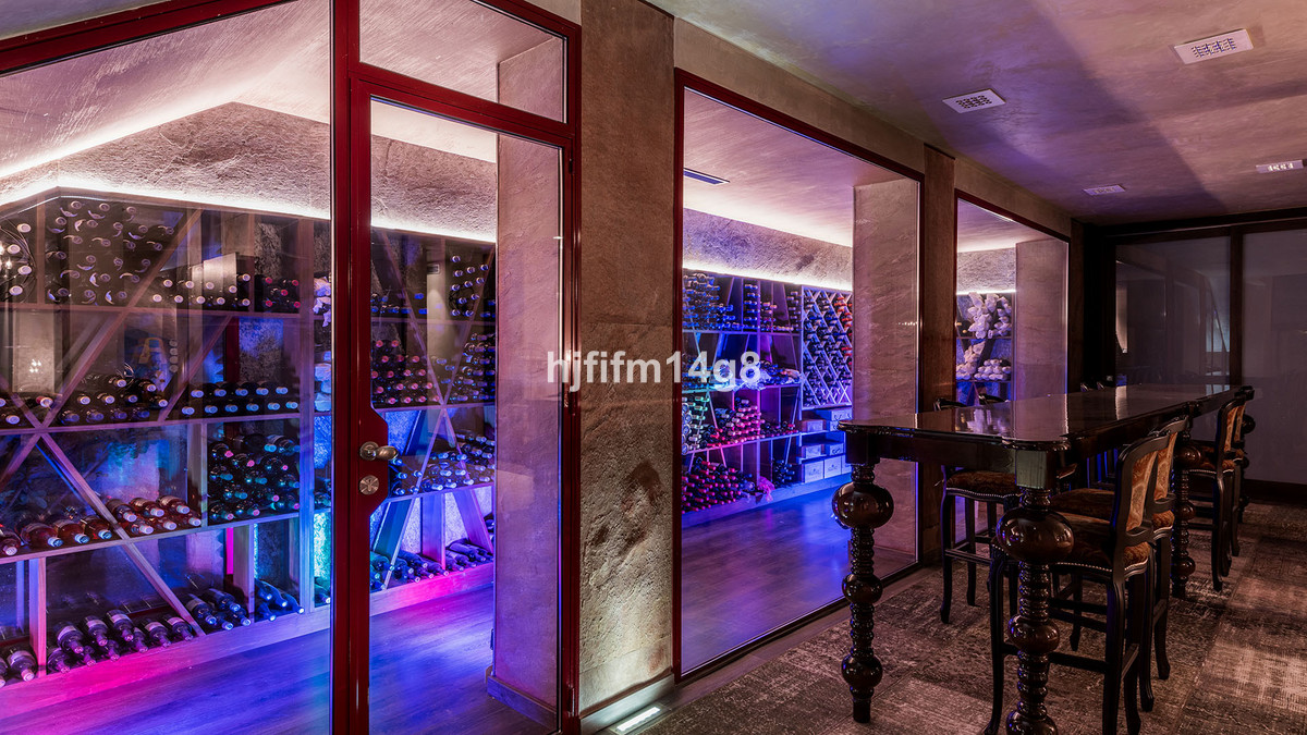 Se vende Villa - Chalet de 5 dormitorios en Costa Del Sol, Málaga, España