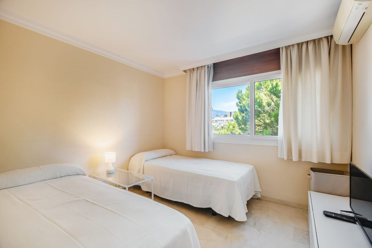 Se vende Apartamento Planta Media de 2 dormitorios en Costa Del Sol, Málaga, España