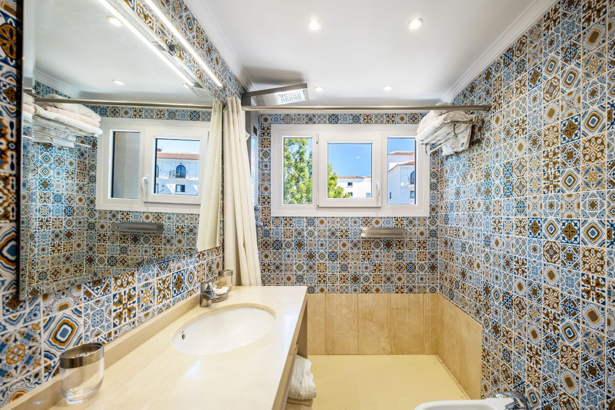 Se vende Apartamento Planta Media de 2 dormitorios en Costa Del Sol, Málaga, España