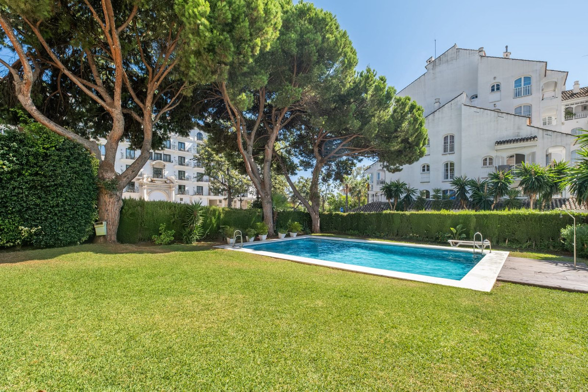 Se vende Apartamento Planta Media de 2 dormitorios en Costa Del Sol, Málaga, España