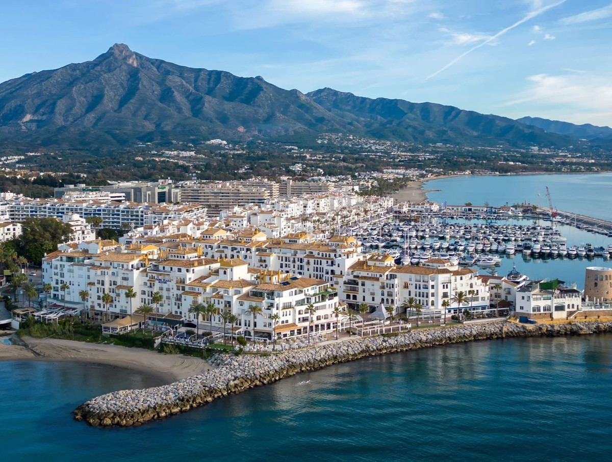 Se vende Apartamento Planta Media de 2 dormitorios en Costa Del Sol, Málaga, España