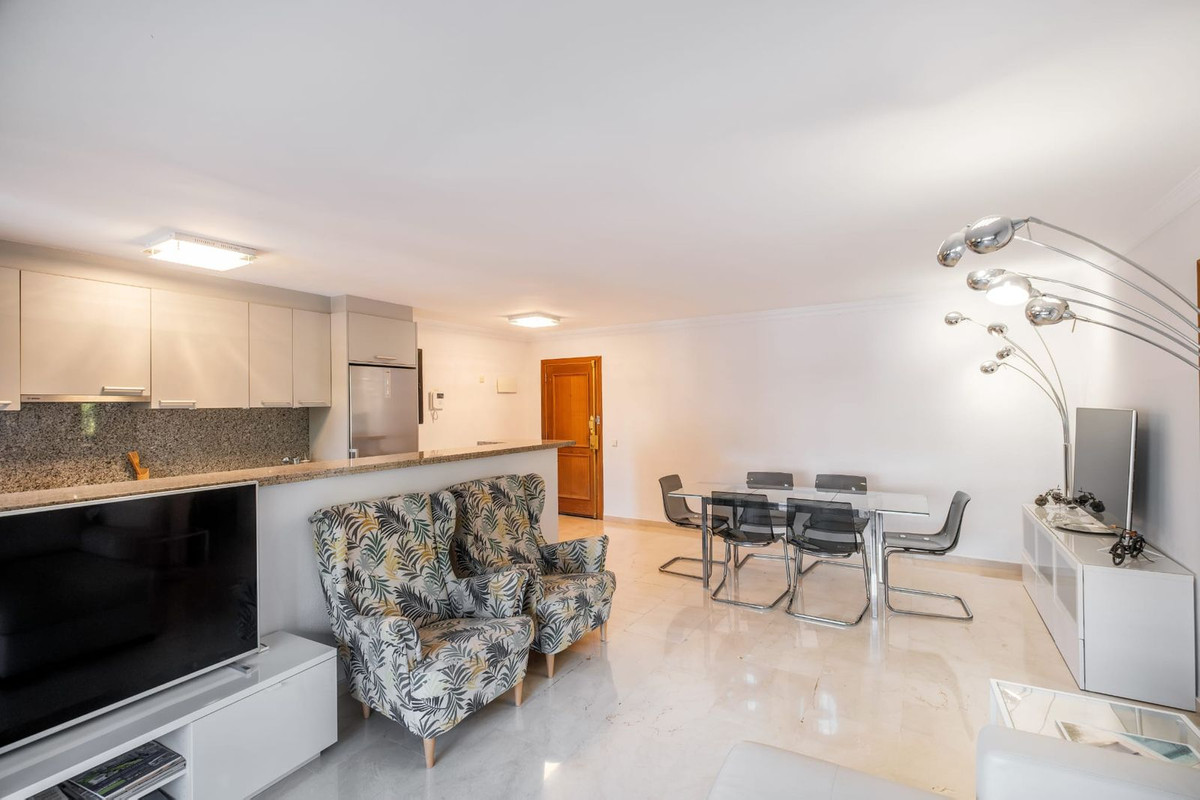 Se vende Apartamento Planta Media de 2 dormitorios en Costa Del Sol, Málaga, España