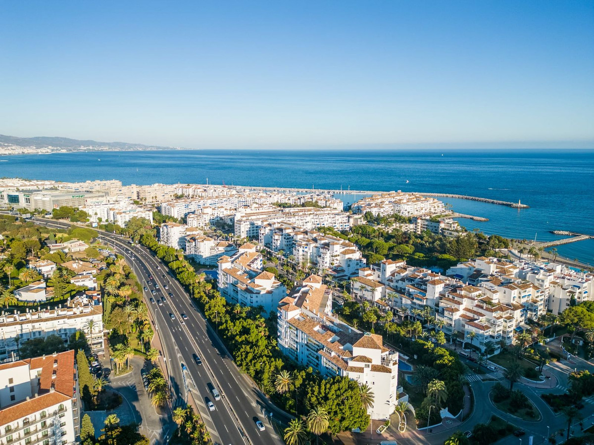 Se vende Apartamento Planta Media de 2 dormitorios en Costa Del Sol, Málaga, España