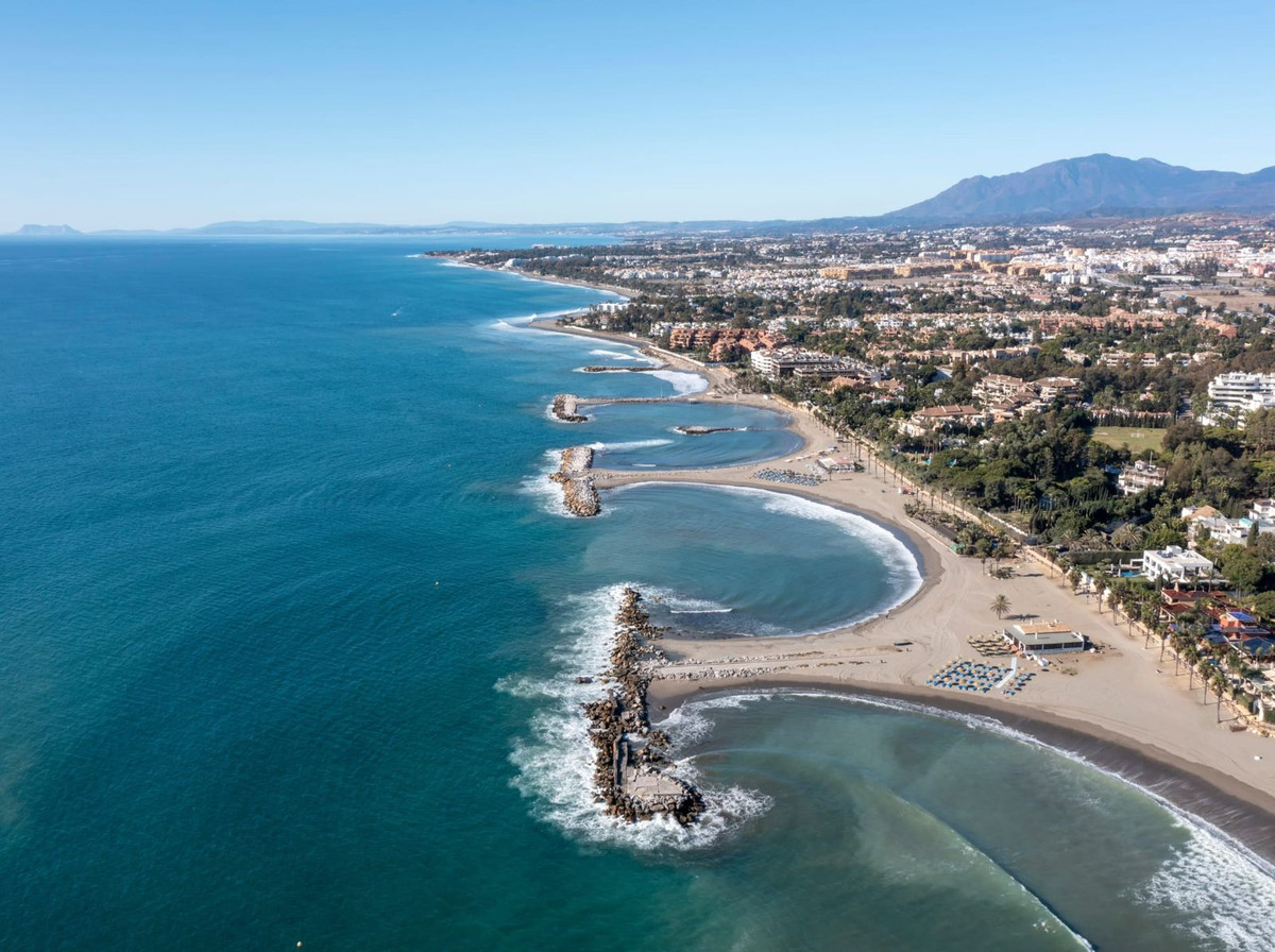 Se vende Apartamento Planta Media de 2 dormitorios en Costa Del Sol, Málaga, España