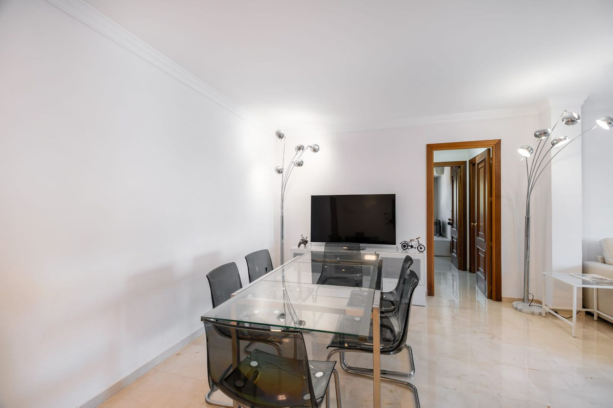 Se vende Apartamento Planta Media de 2 dormitorios en Costa Del Sol, Málaga, España