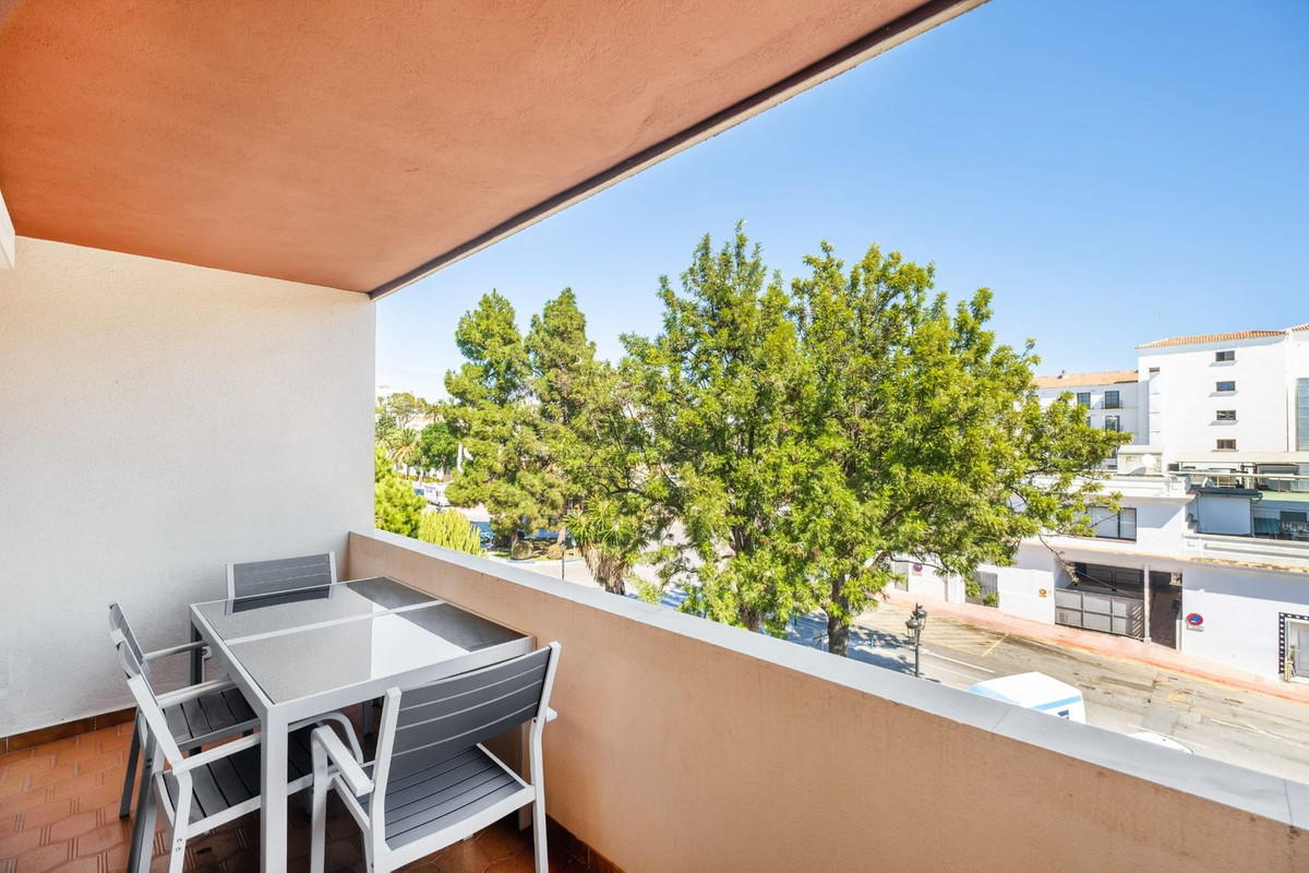 Se vende Apartamento Planta Media de 2 dormitorios en Costa Del Sol, Málaga, España