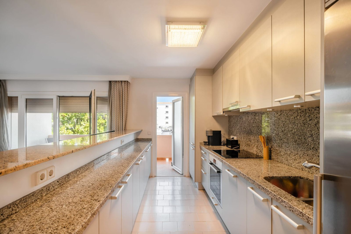 Se vende Apartamento Planta Media de 2 dormitorios en Costa Del Sol, Málaga, España