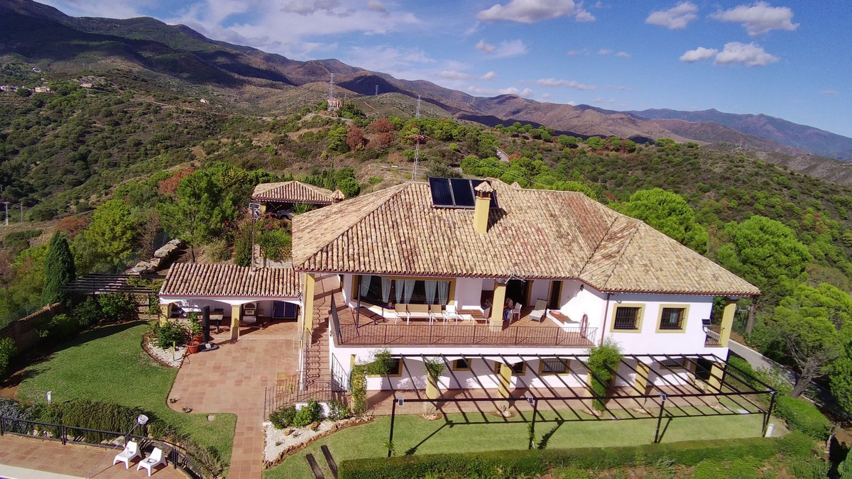 Se vende Finca - Cortijo de 5 dormitorios en Costa Del Sol, Málaga, España