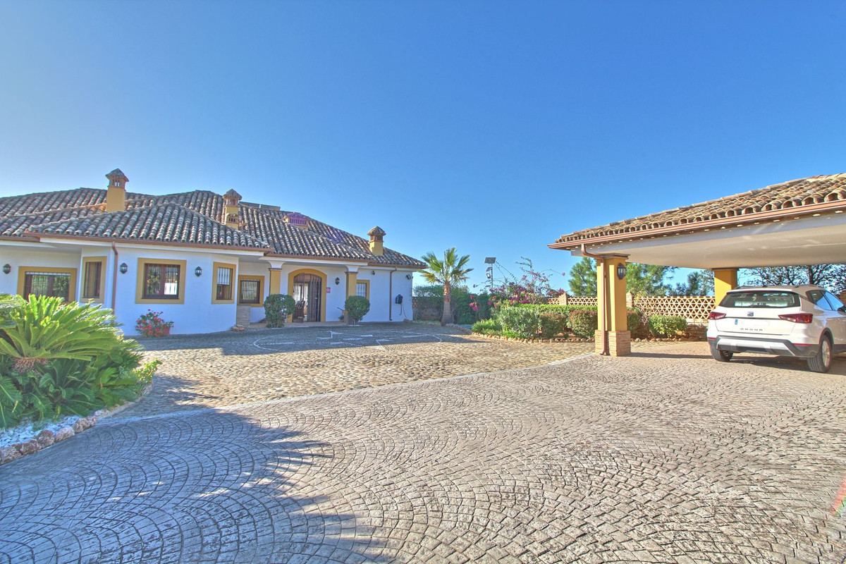 Se vende Finca - Cortijo de 5 dormitorios en Costa Del Sol, Málaga, España
