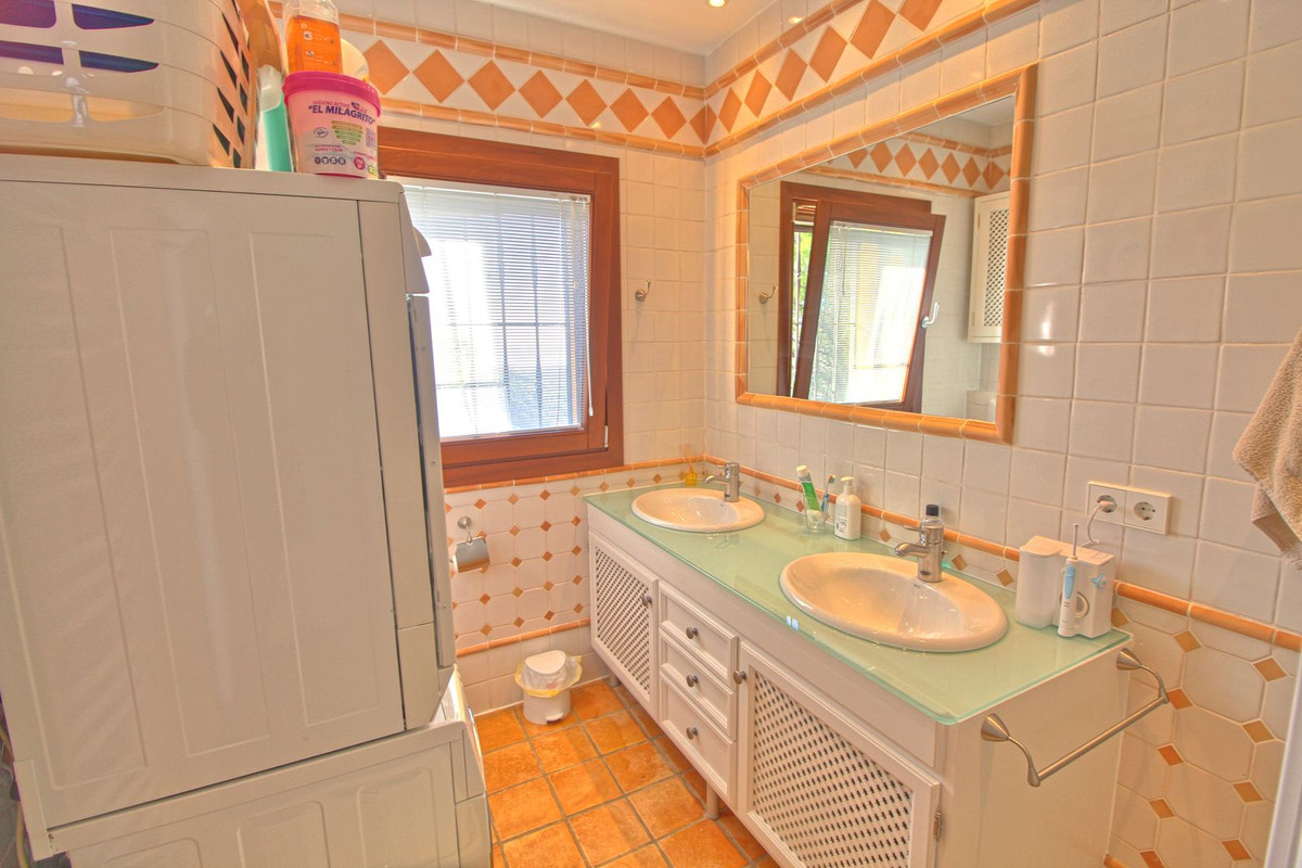 Se vende Finca - Cortijo de 5 dormitorios en Costa Del Sol, Málaga, España