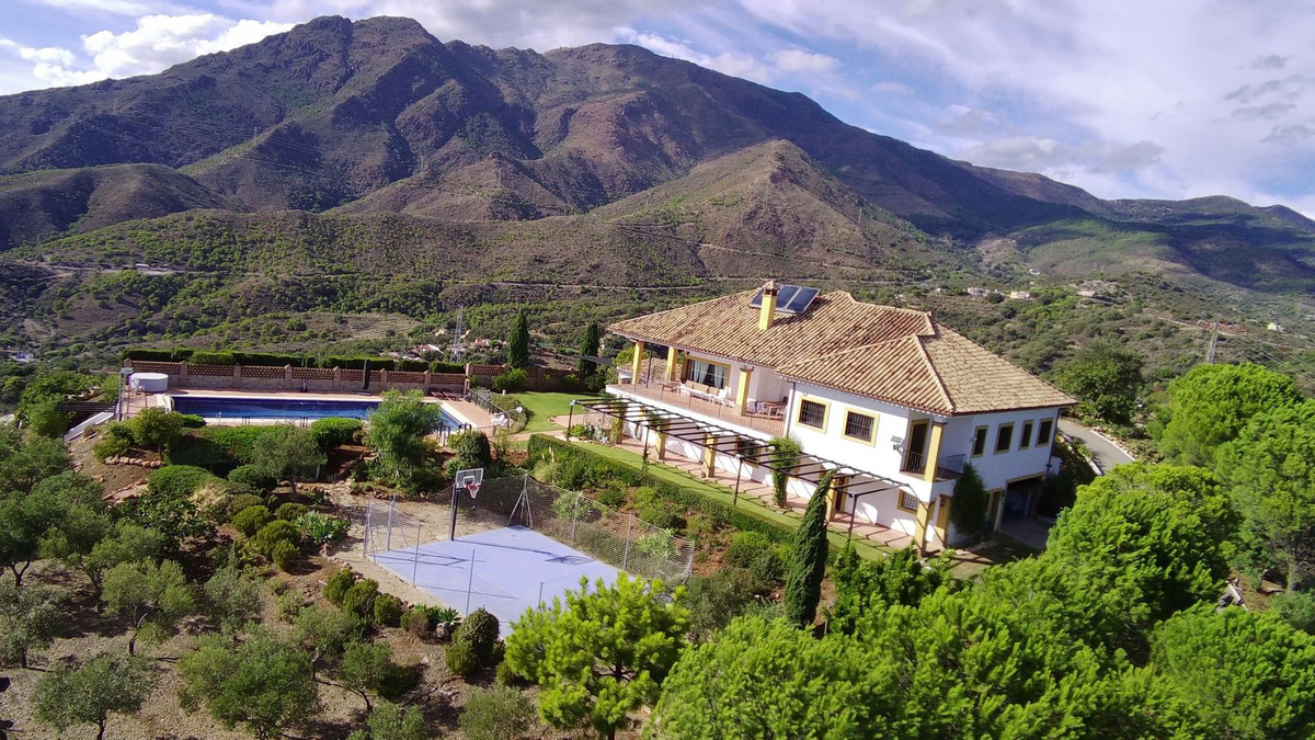 Se vende Finca - Cortijo de 5 dormitorios en Costa Del Sol, Málaga, España