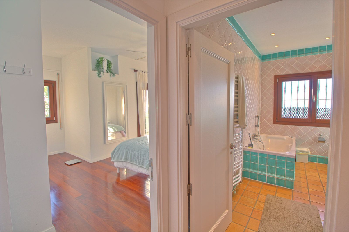 Se vende Finca - Cortijo de 5 dormitorios en Costa Del Sol, Málaga, España