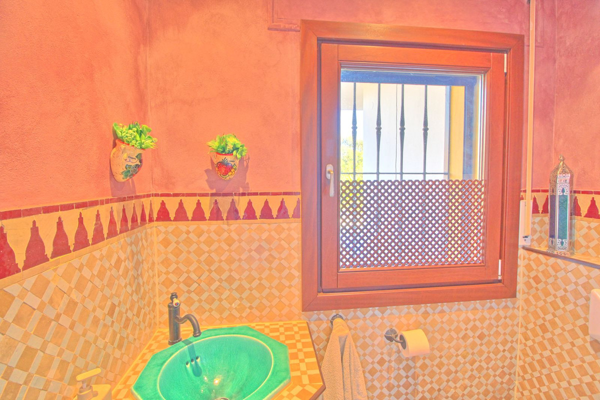 Se vende Finca - Cortijo de 5 dormitorios en Costa Del Sol, Málaga, España