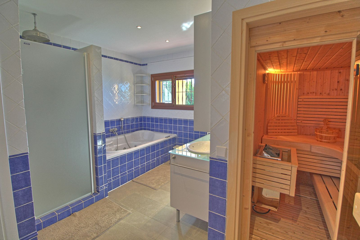 Se vende Finca - Cortijo de 5 dormitorios en Costa Del Sol, Málaga, España