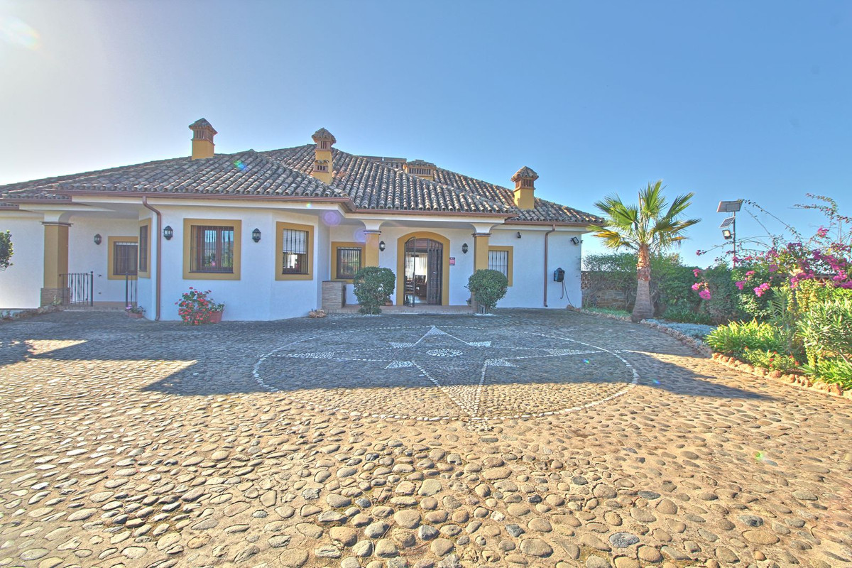 Se vende Finca - Cortijo de 5 dormitorios en Costa Del Sol, Málaga, España