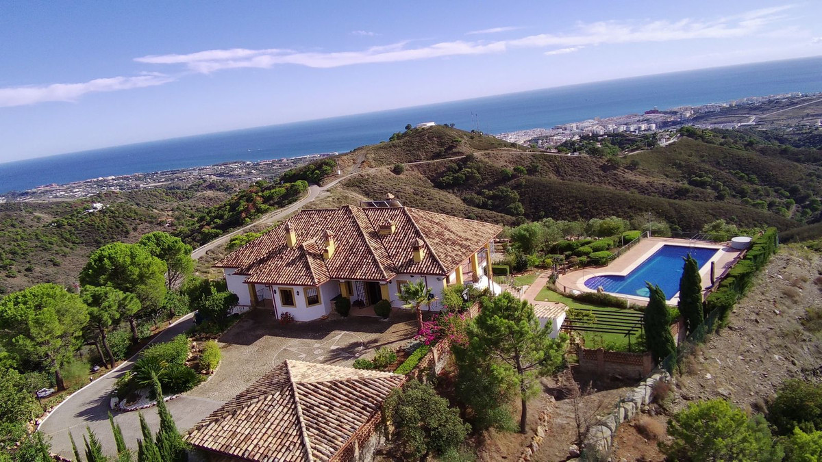 Se vende Finca - Cortijo de 5 dormitorios en Costa Del Sol, Málaga, España