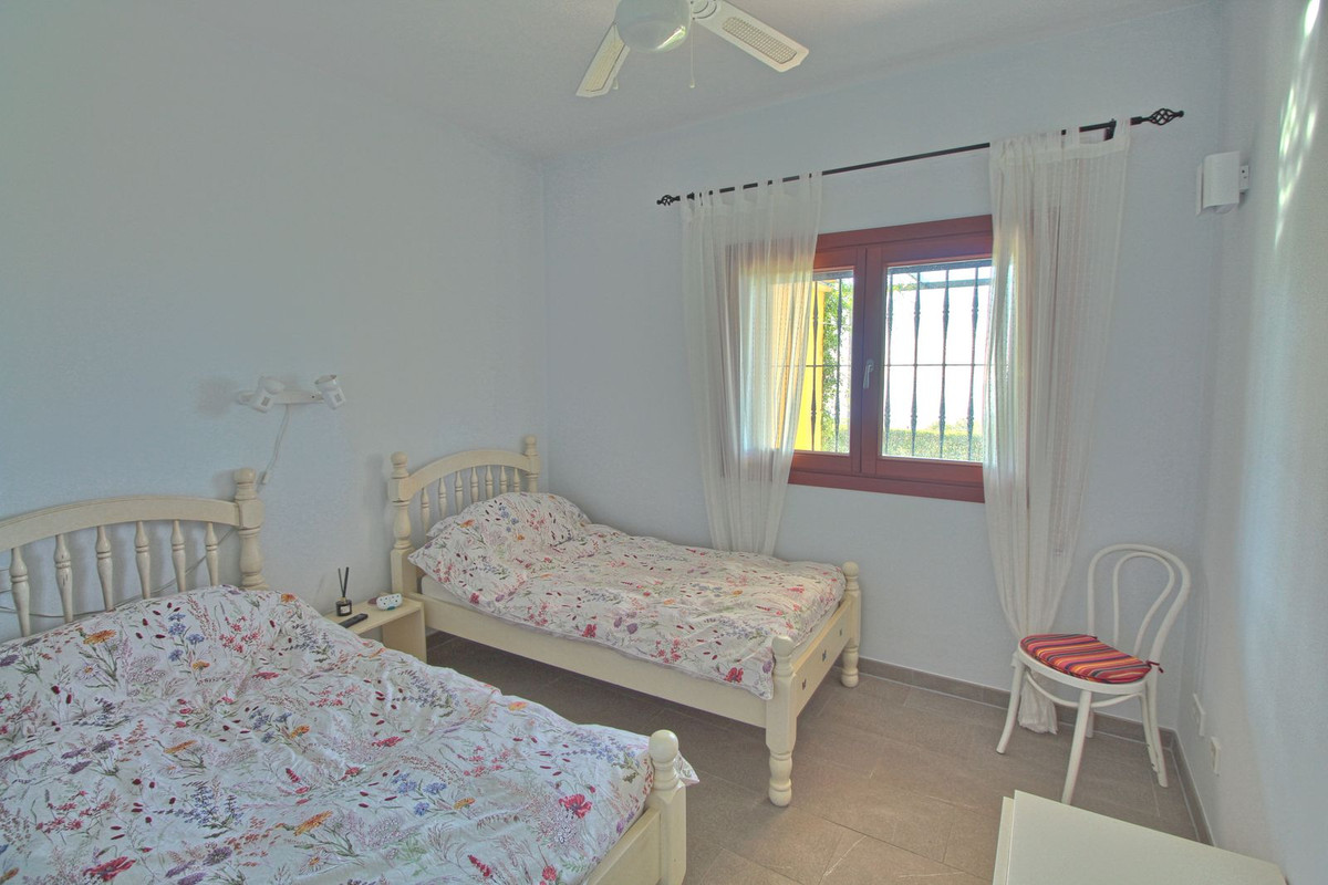 Se vende Finca - Cortijo de 5 dormitorios en Costa Del Sol, Málaga, España