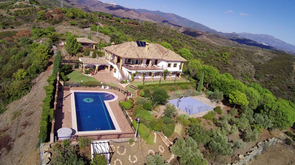 Se vende Finca - Cortijo de 5 dormitorios en Costa Del Sol, Málaga, España